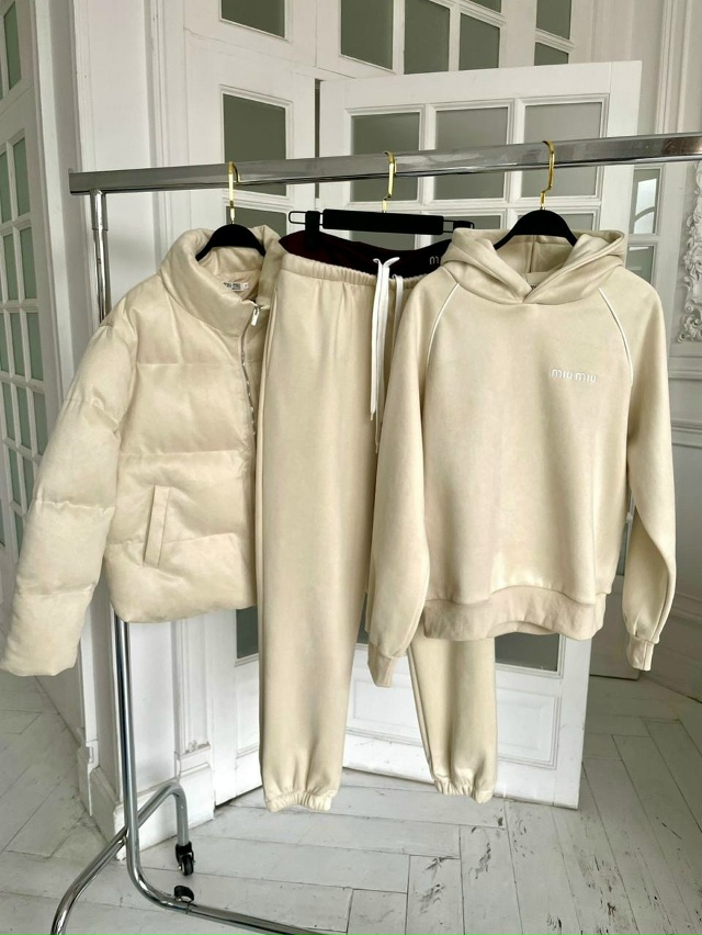 Спортивный костюм 23144293