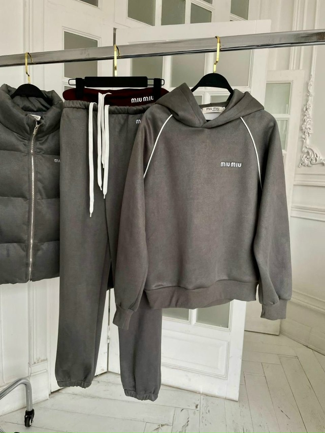 Спортивный костюм 23144294