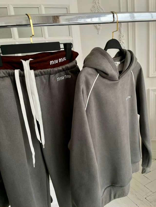 Спортивный костюм 23144294