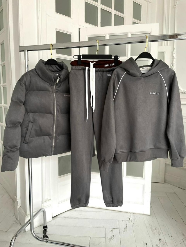 Спортивный костюм 23144294