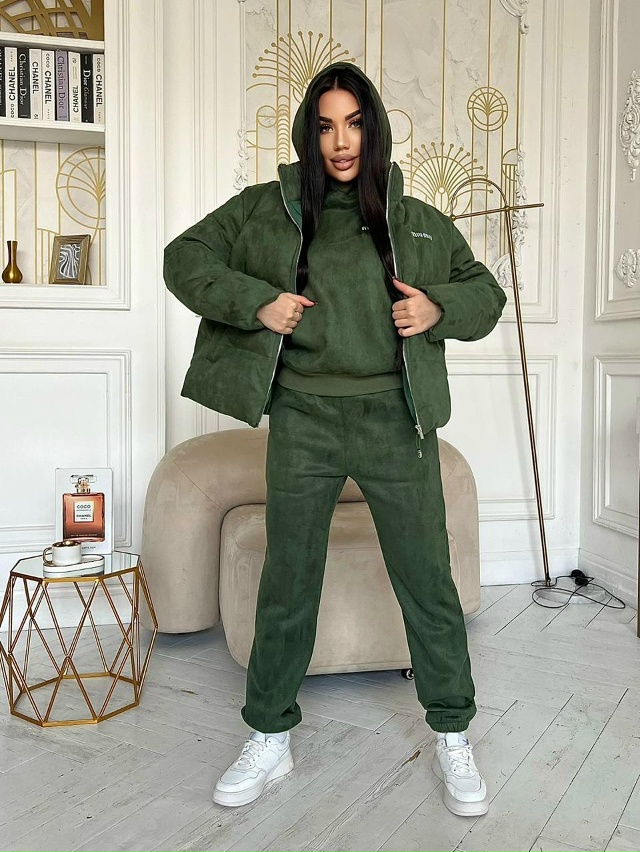 Спортивный костюм 23144292