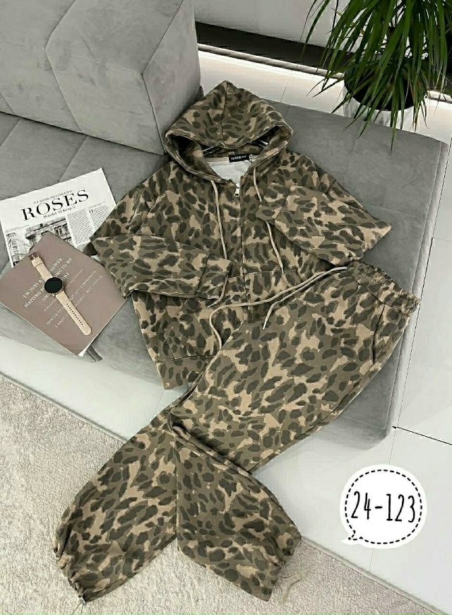 Спортивный костюм 23143974