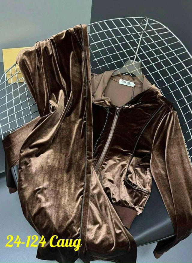 Спортивный костюм 23144879