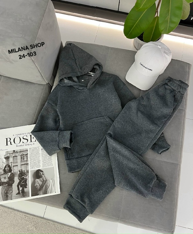 Спортивный костюм 23146388