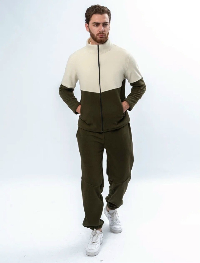 Спортивный костюм 23147468