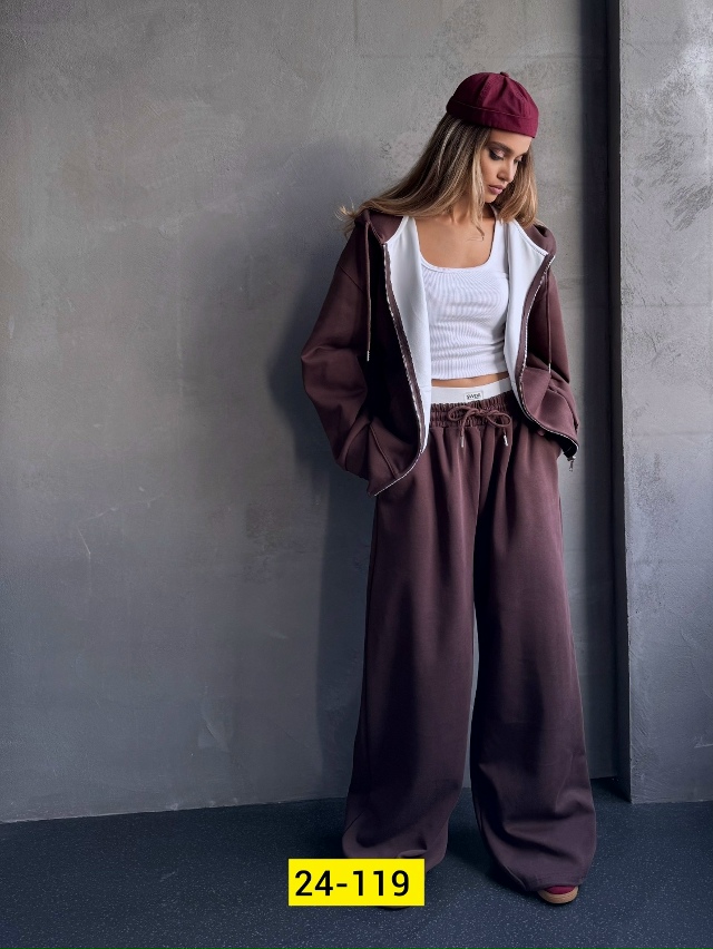 Спортивный костюм 23148506