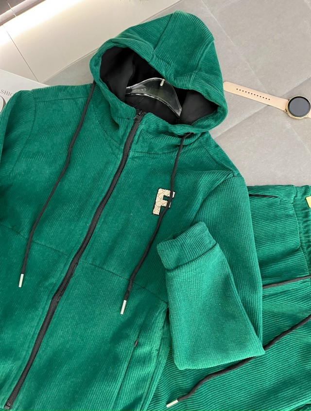 Спортивный костюм 23162285