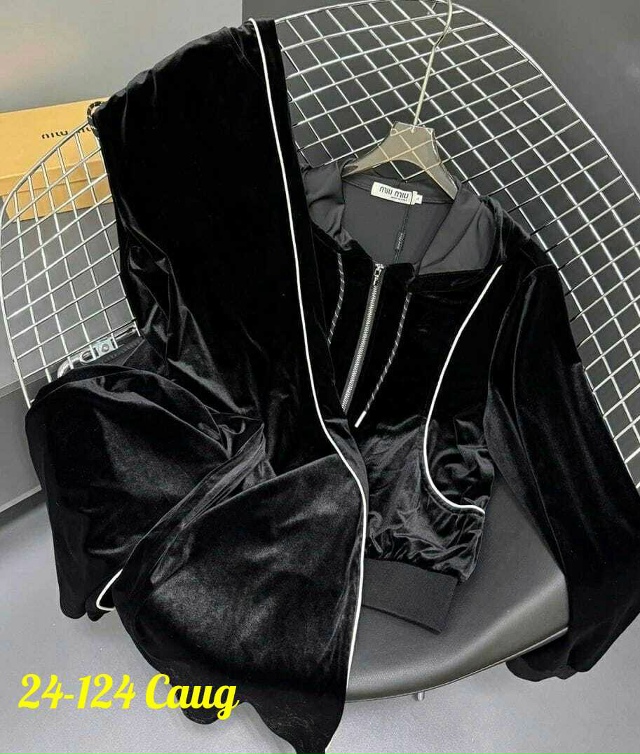 Спортивный костюм 23175235