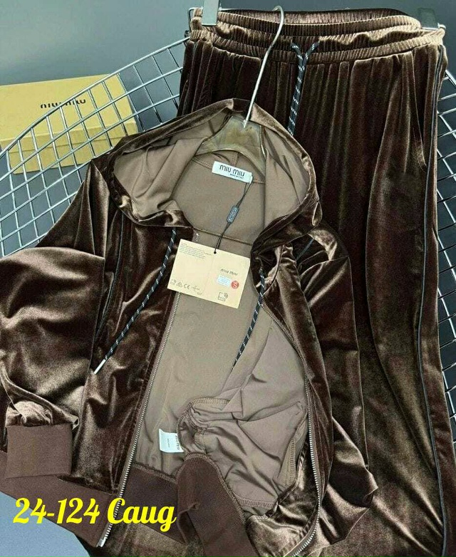 Спортивный костюм 23175235