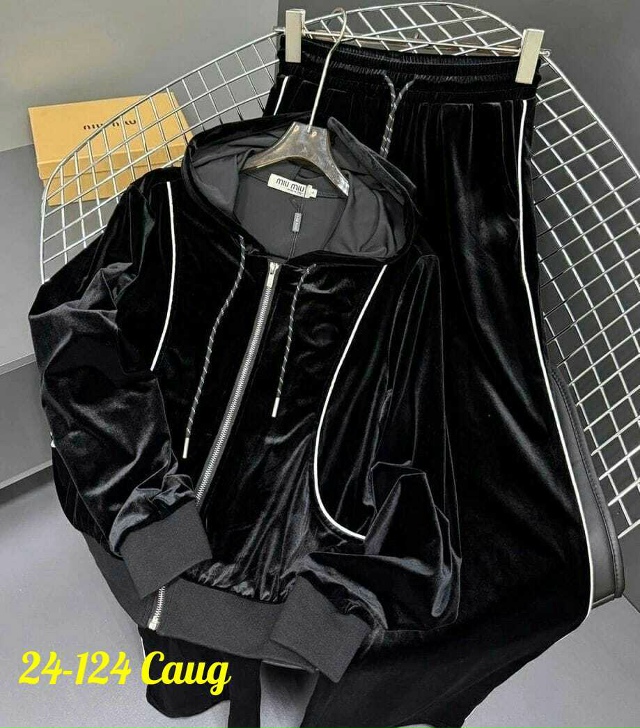 Спортивный костюм 23175235