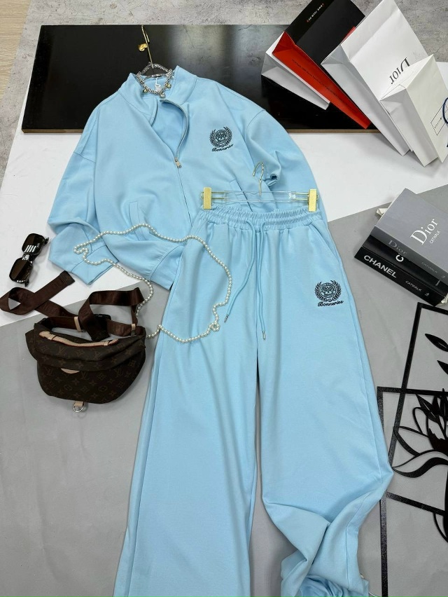 Спортивный костюм 23175911