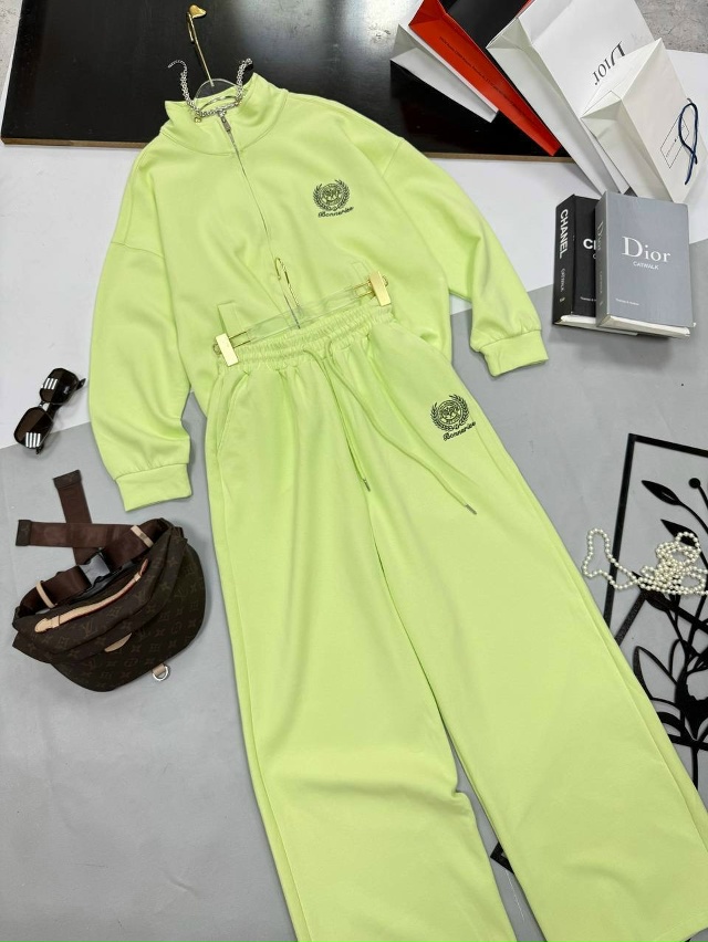 Спортивный костюм 23175911